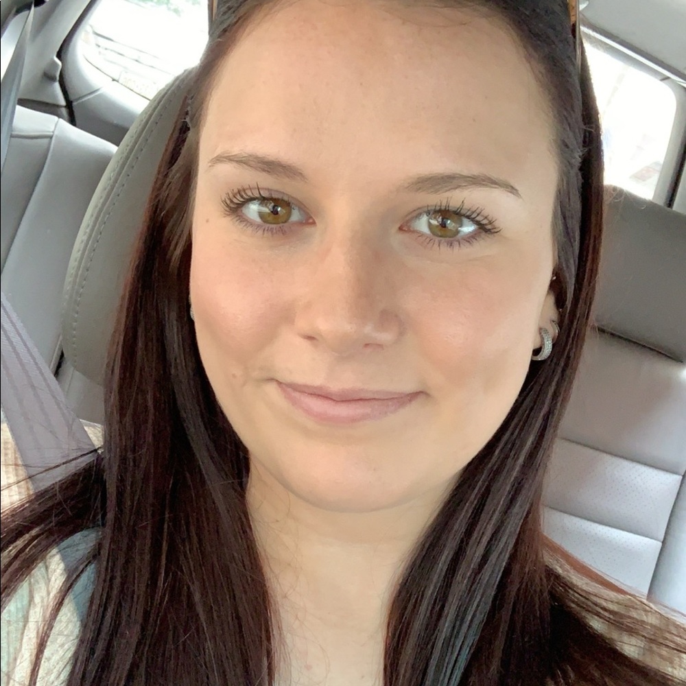 Meet your Posher, Cassandra